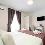 Maxim Deluxe Rooms With Balcony & Private Bathrooms - Downtown Spalato, Quiet Neighborhood