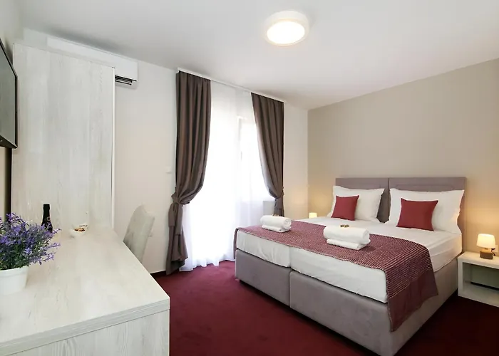 Maxim Deluxe Rooms With Balcony & Private Bathrooms - Downtown Spalato, Quiet Neighborhood