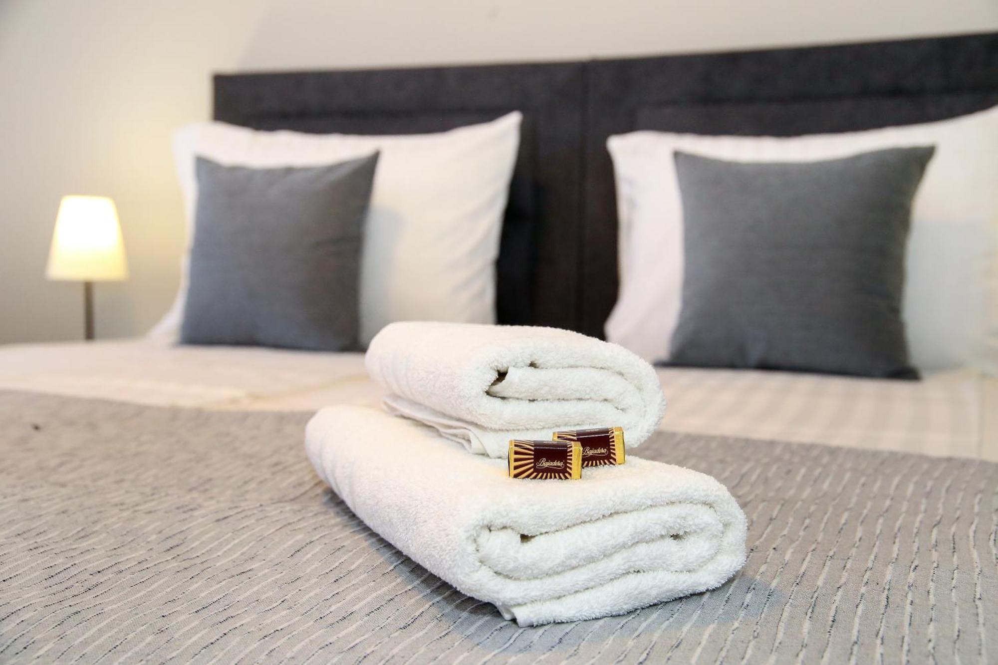 Maxim Deluxe With Balcony & Private Bathrooms - Downtown Spalato, Quiet Neighborhood Apartman *