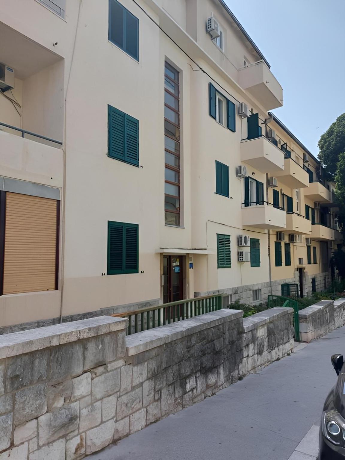 Apartman Maxim Deluxe With Balcony & Private Bathrooms - Downtown Spalato, Quiet Neighborhood Split
