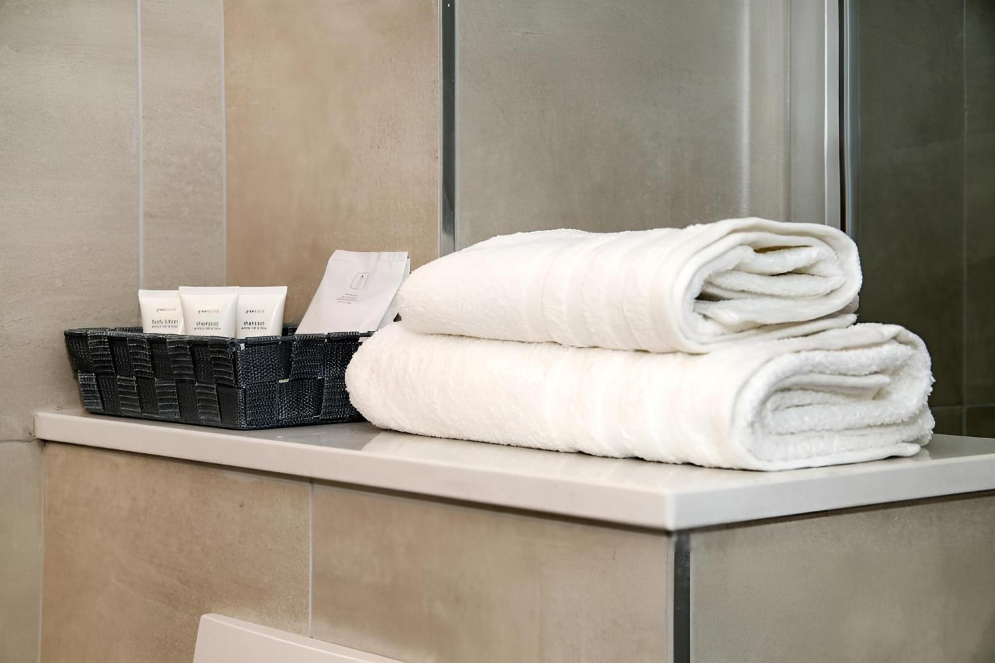 Maxim Deluxe With Balcony & Private Bathrooms - Downtown Spalato, Quiet Neighborhood Split