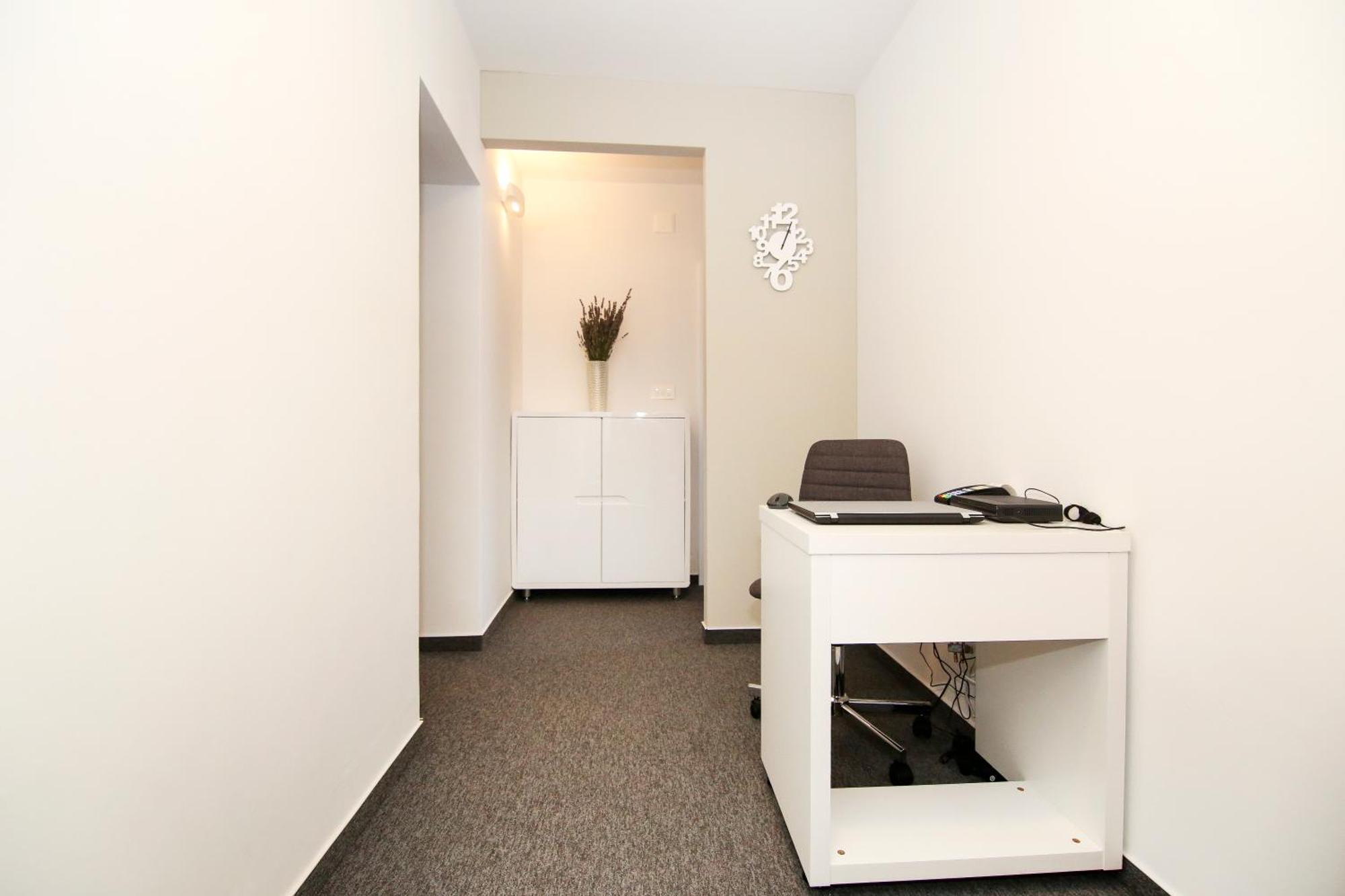 Maxim Deluxe With Balcony & Private Bathrooms - Downtown Spalato, Quiet Neighborhood Apartment *