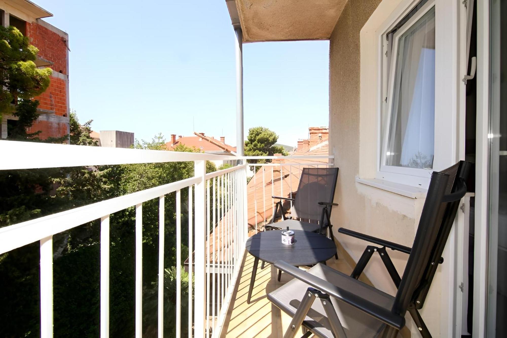 Apartment Maxim Deluxe With Balcony & Private Bathrooms - Downtown Spalato, Quiet Neighborhood *